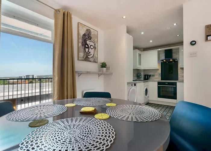 Pass The Keys Lovely 2 Bed2 Bath In City Centre Free Parking
