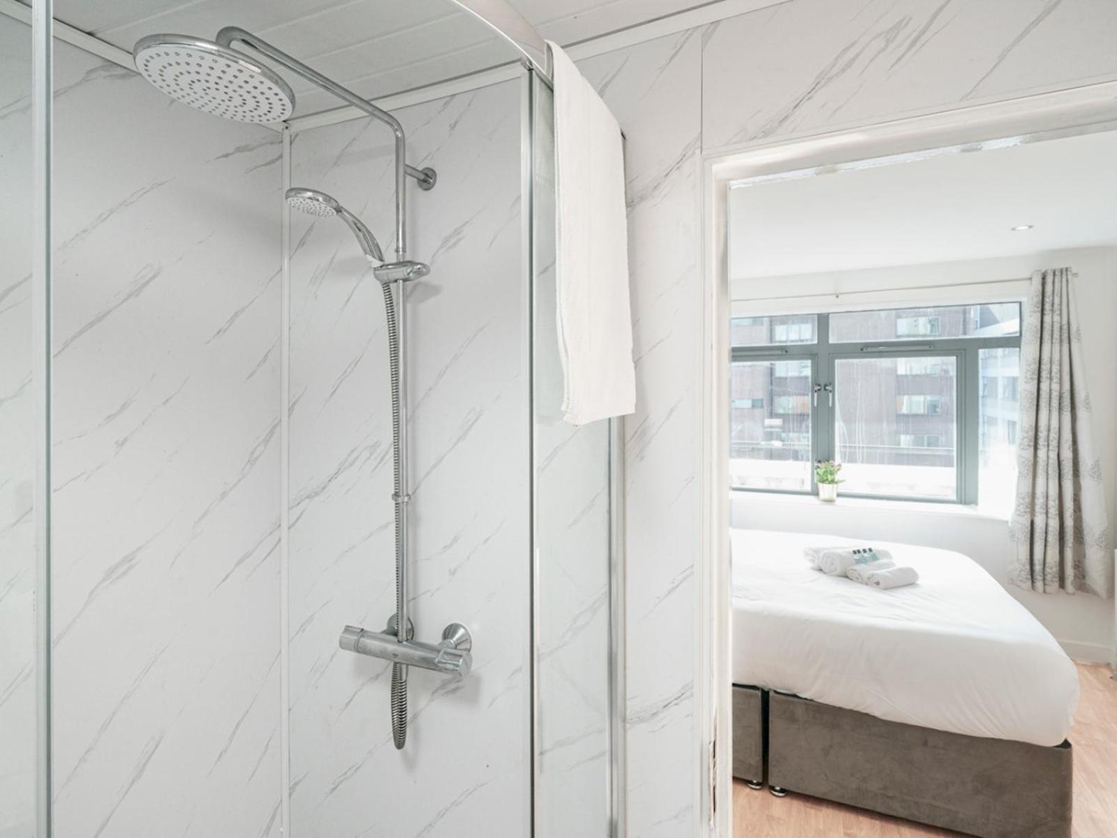 Apartment Pass The Keys Lovely 2 Bed2 Bath In Centre Free Parking *