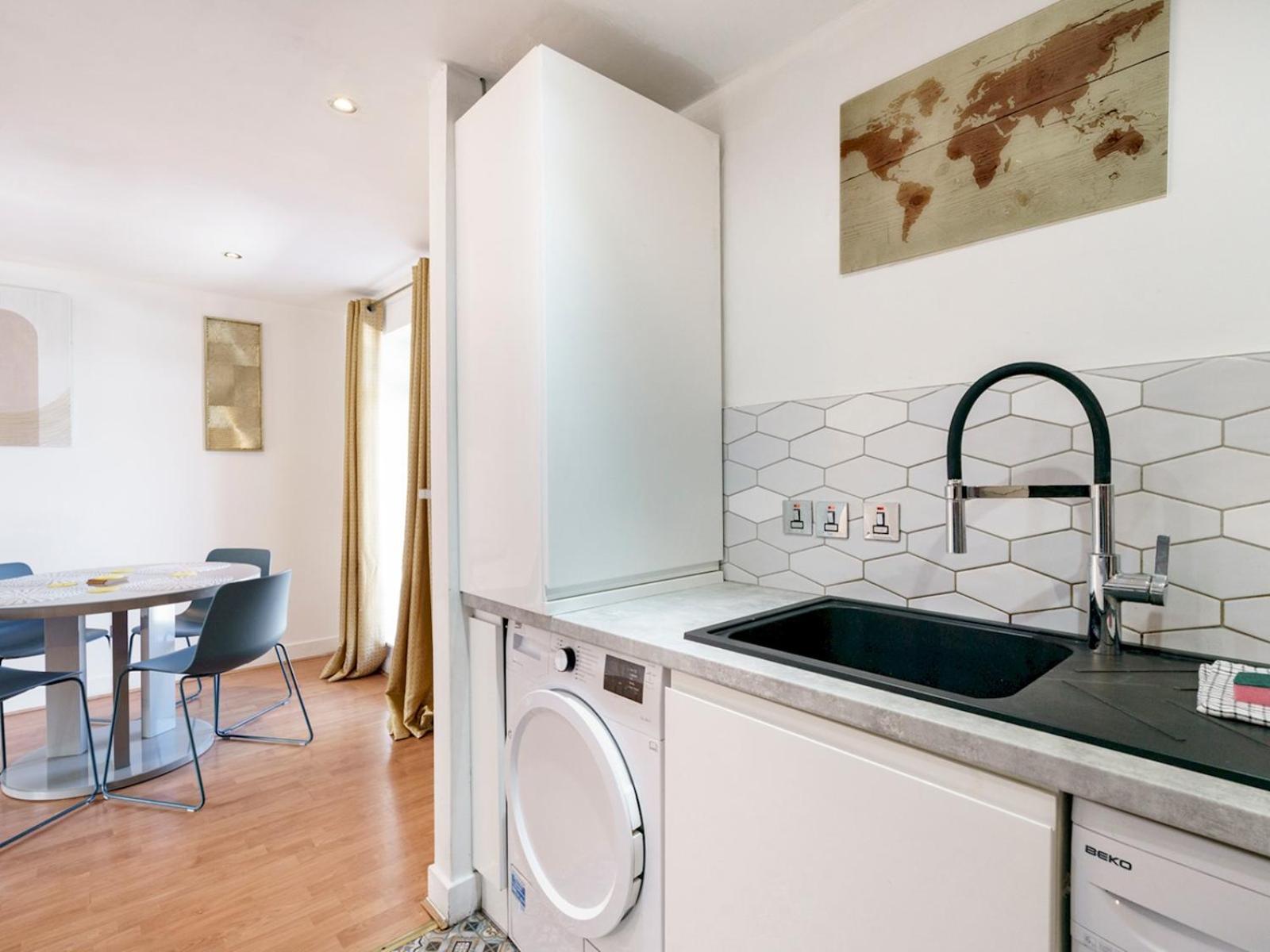 Apartment Pass The Keys Lovely 2 Bed2 Bath In Centre Free Parking Belfast