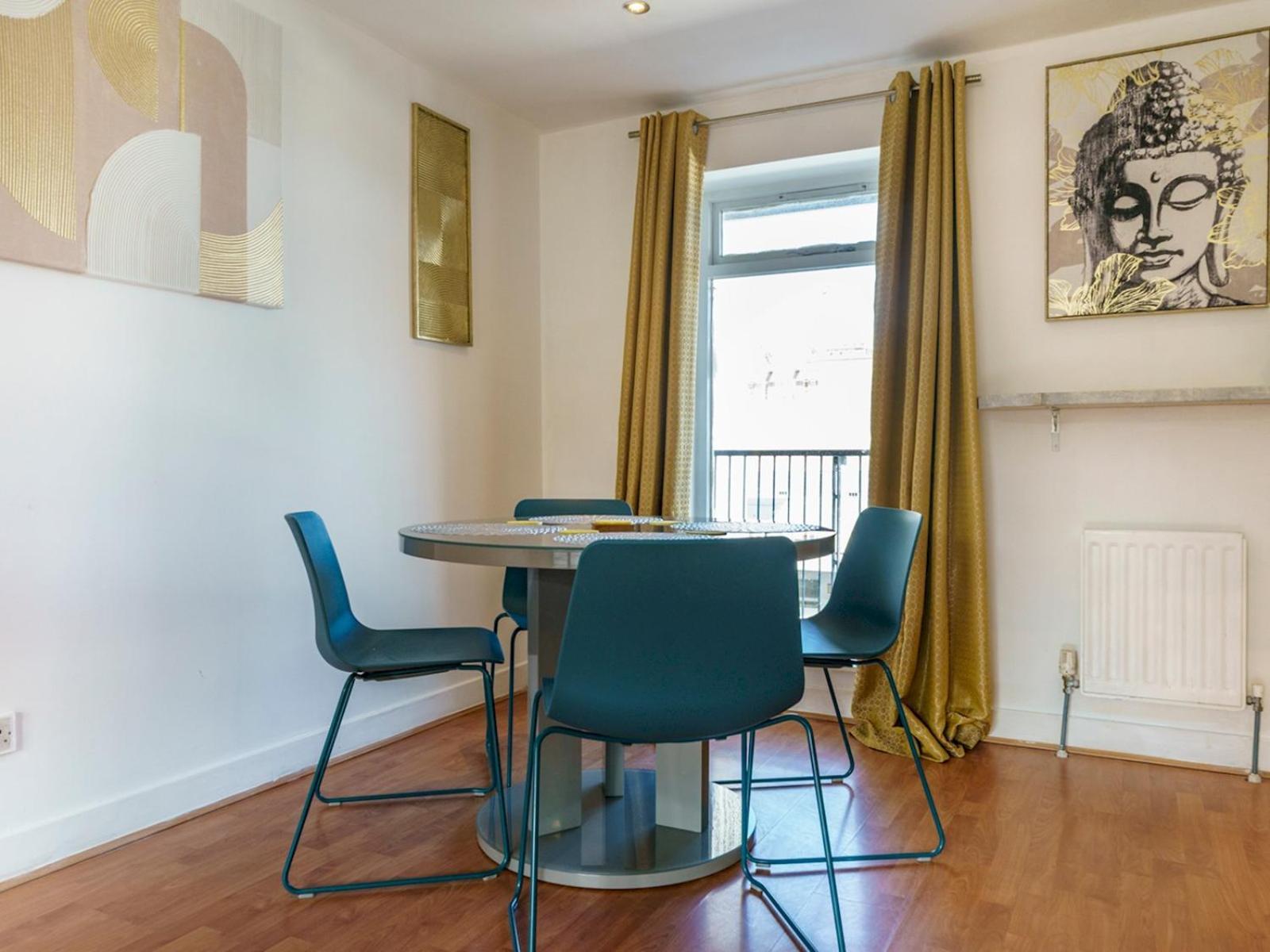 Pass The Keys Lovely 2 Bed2 Bath In Centre Free Parking Apartment