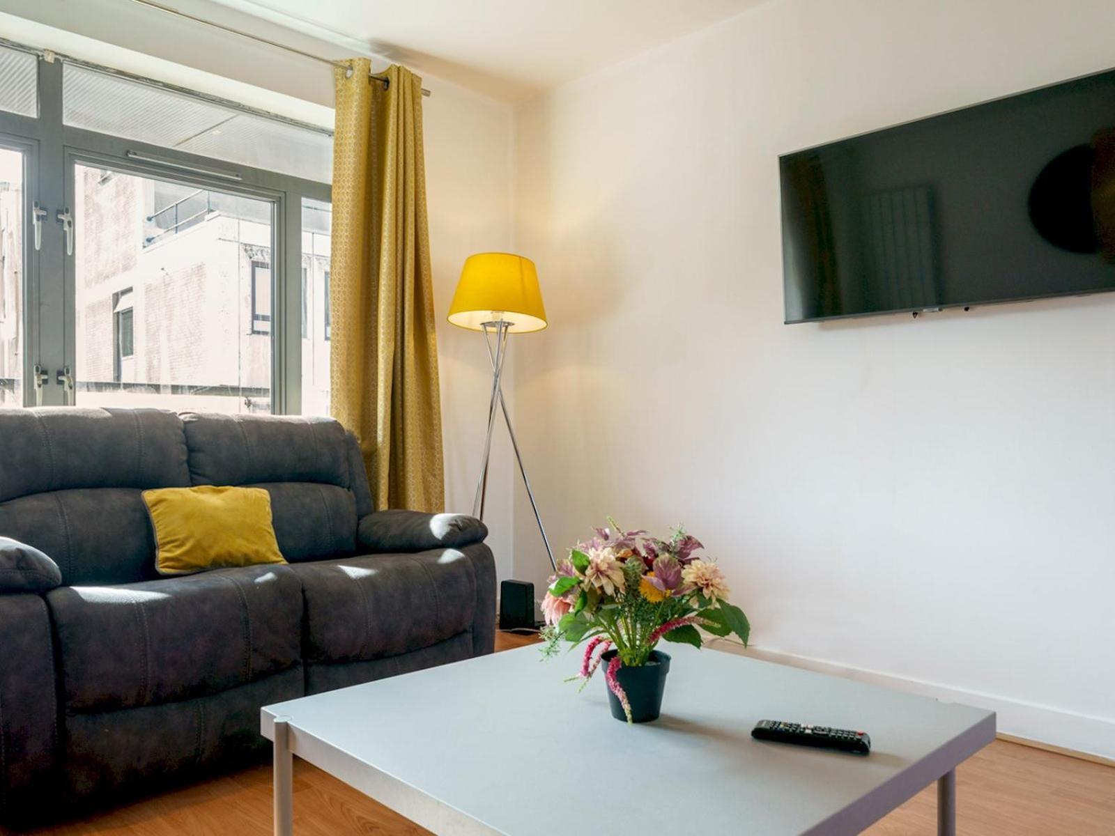 Pass The Keys Lovely 2 Bed2 Bath In Centre Free Parking