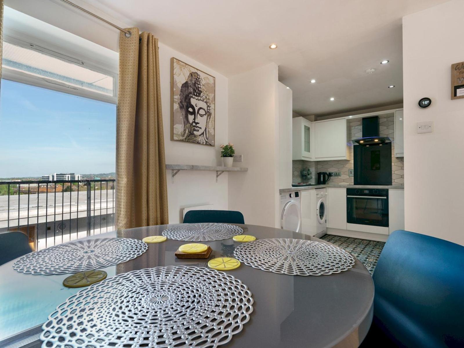 Pass The Keys Lovely 2 Bed2 Bath In Centre Free Parking Apartment *