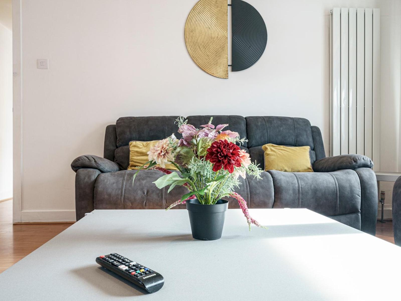 Apartment Pass The Keys Lovely 2 Bed2 Bath In Centre Free Parking Belfast